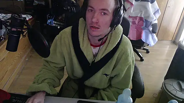 BabyDracoDarkfang online show from 04-21-26, 09:04