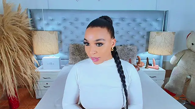 EileenBenzon online show from 03-15-25, 03:40