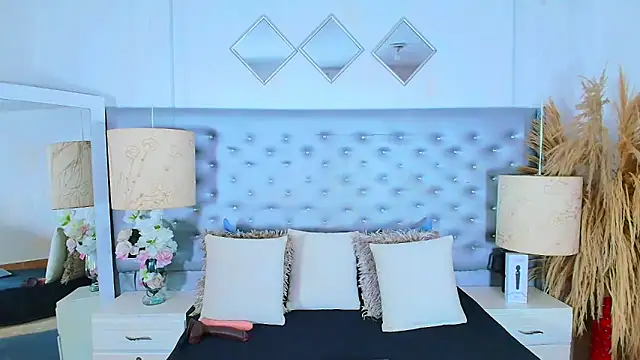 Snapshot of EileenBenzon chatting on 02-17-26, 04:20 EileenBenzon online show from 02-17-26, 04:20