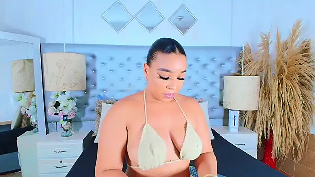 Snapshot of EileenBenzon chatting on 02-19-26, 04:03 EileenBenzon online show from 02-19-26, 04:03