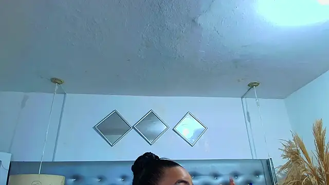 Snapshot of EileenBenzon chatting on 02-20-26, 04:20 EileenBenzon online show from 02-20-26, 04:20