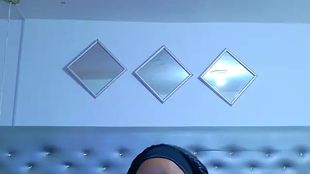 Snapshot of EileenBenzon chatting on 05-20-26, 02:45 EileenBenzon online show from 05-20-26, 02:45