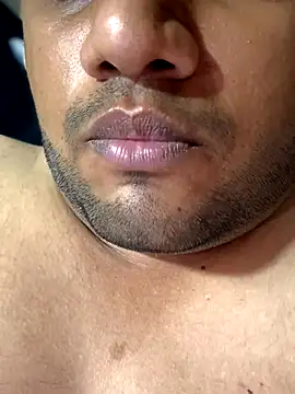 Snapshot of ved240 chatting on 10-31-25, 02:40 ved240 online show from 10-31-25, 02:40