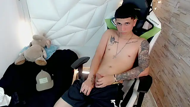 Snapshot of Brayan_lopezz chatting on 02-03-25, 07:00 Brayan lopezz online show from 02-03-25, 07:00