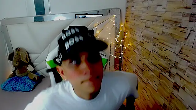 Snapshot of Brayan_lopezz chatting on 03-17-25, 12:46 Brayan lopezz online show from 03-17-25, 12:46