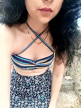 Snapshot of sweet_outdoor_charm chatting on 09-19-25, 07:47 sweet outdoor charm online show from 09-19-25, 07:47