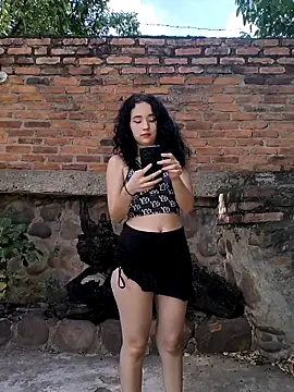 Snapshot of sweet_outdoor_charm chatting on 10-15-25, 07:36 sweet outdoor charm online show from 10-15-25, 07:36