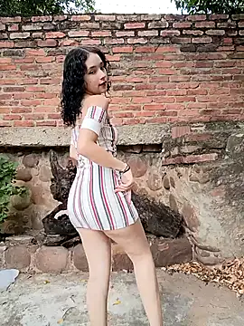 Snapshot of sweet_outdoor_charm chatting on 11-12-25, 08:19 sweet outdoor charm online show from 11-12-25, 08:19