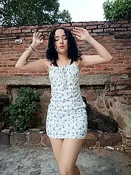 Snapshot of sweet_outdoor_charm chatting on 11-27-25, 08:11 sweet outdoor charm online show from 11-27-25, 08:11