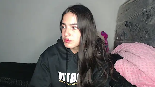 Snapshot of skinny_sweet2411 chatting on 01-17-26, 04:39 skinny sweet2411 online show from 01-17-26, 04:39