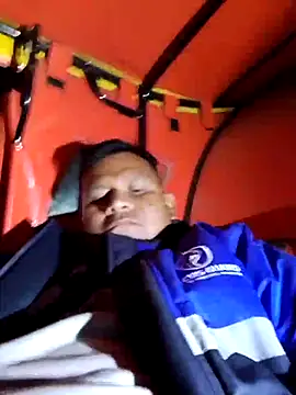 Snapshot of zeta29 chatting on 11-05-25, 04:23 zeta29 online show from 11-05-25, 04:23