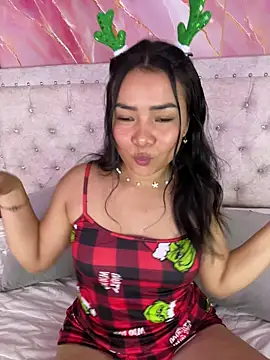 Snapshot of Rousse_blue chatting on 12-17-25, 03:45 Rousse blue online show from 12-17-25, 03:45