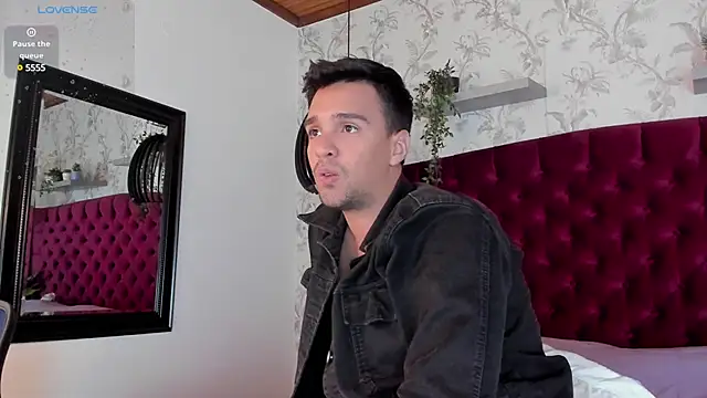 Snapshot of Edward_max chatting on 01-10-25, 09:44 Edward max online show from 01-10-25, 09:44