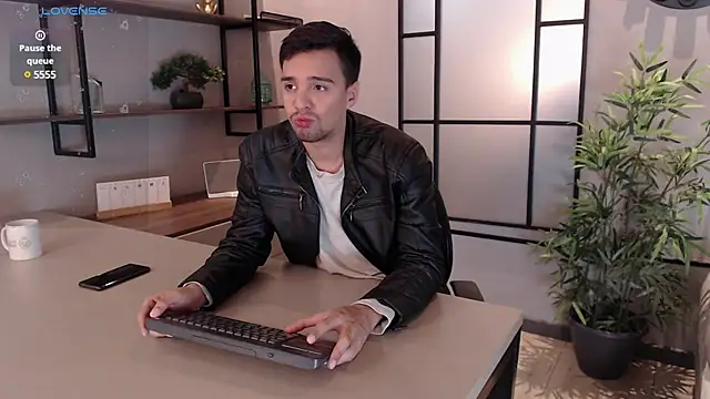 Snapshot of Edward_max chatting on 01-12-25, 03:17 Edward max online show from 01-12-25, 03:17