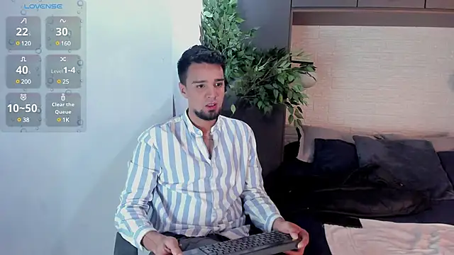 Snapshot of Edward_max chatting on 02-16-25, 03:26 Edward max online show from 02-16-25, 03:26