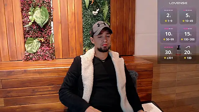 Snapshot of Edward_max chatting on 02-17-25, 03:25 Edward max online show from 02-17-25, 03:25