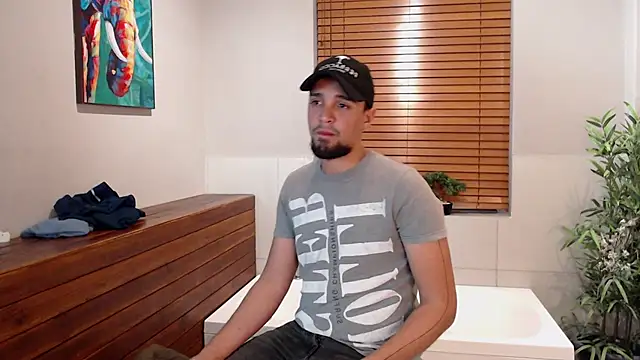Snapshot of Edward_max chatting on 02-22-25, 03:45 Edward max online show from 02-22-25, 03:45