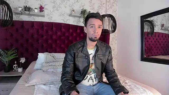 Snapshot of Edward_max chatting on 03-18-25, 03:31 Edward max online show from 03-18-25, 03:31