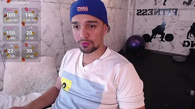 Snapshot of Edward_max chatting on 10-29-25, 04:04 Edward max online show from 10-29-25, 04:04