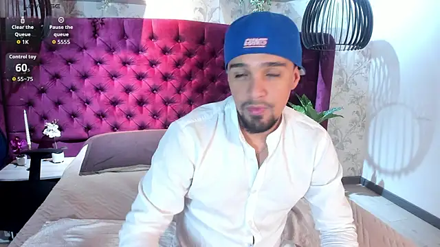 Snapshot of Edward_max chatting on 11-18-25, 03:23 Edward max online show from 11-18-25, 03:23