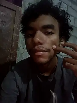 Snapshot of Reynold2608 chatting on 09-29-25, 01:44 Reynold2608 online show from 09-29-25, 01:44