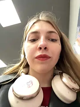 Sunny   Bunny online show from 03-20-25, 02:32