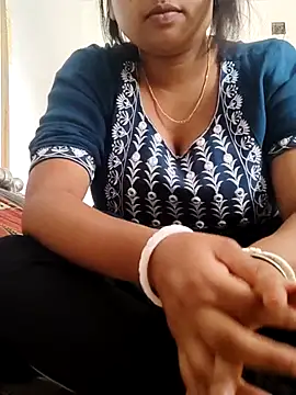 Snapshot of Priya_2222 chatting on 03-04-25, 08:02 Priya 2222 online show from 03-04-25, 08:02