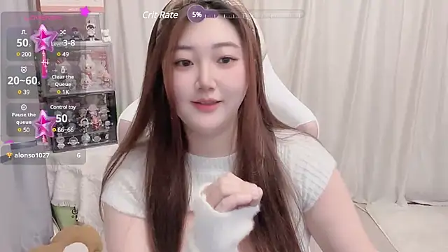 Snapshot of Stars_Elyn chatting on 03-13-25, 12:35 Stars Elyn online show from 03-13-25, 12:35