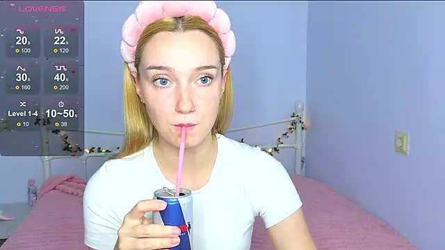 Snapshot of Wild_Sophie_ chatting on 09-25-25, 05:49 Wild Sophie online show from 09-25-25, 05:49