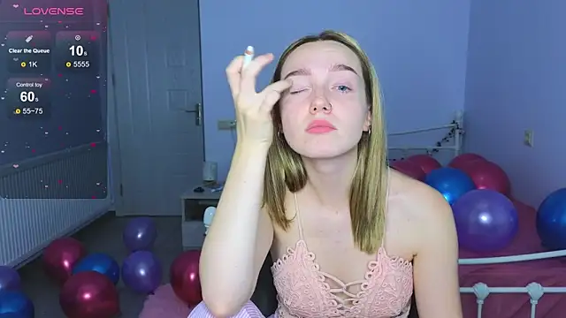 Snapshot of Wild_Sophie_ chatting on 11-26-25, 06:42 Wild Sophie online show from 11-26-25, 06:42