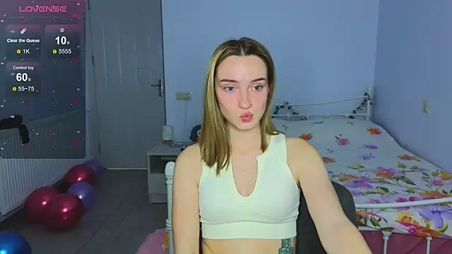 Snapshot of Wild_Sophie_ chatting on 11-27-25, 03:47 Wild Sophie online show from 11-27-25, 03:47