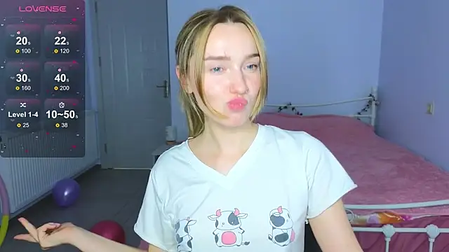 Snapshot of Wild_Sophie_ chatting on 11-30-25, 05:50 Wild Sophie online show from 11-30-25, 05:50