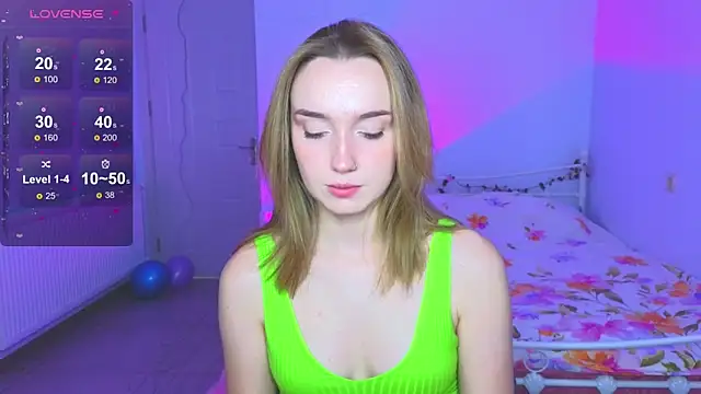 Snapshot of Wild_Sophie_ chatting on 12-17-25, 04:57 Wild Sophie online show from 12-17-25, 04:57