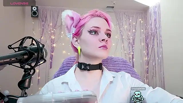 Snapshot of One_Moment_ chatting on 12-02-24, 03:37 One Moment online show from 12-02-24, 03:37