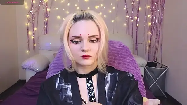 Snapshot of One_Moment_ chatting on 03-05-25, 12:27 One Moment online show from 03-05-25, 12:27