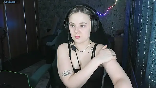 Your small bunny online show from 02-06-25, 02:26