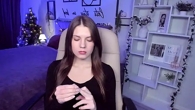 Snapshot of BellaSweetHeart chatting on 12-23-24, 01:03 BellaSweetHeart online show from 12-23-24, 01:03