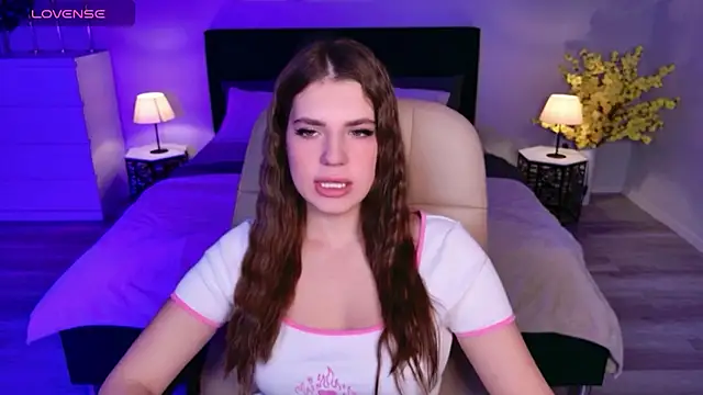 Snapshot of BellaSweetHeart chatting on 10-13-25, 06:24 BellaSweetHeart online show from 10-13-25, 06:24