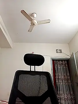 Snapshot of Tisha-01 chatting on 11-05-25, 01:16 Tisha-01 online show from 11-05-25, 01:16