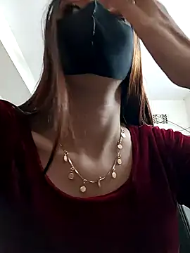 Snapshot of Tisha-01 chatting on 11-20-25, 01:39 Tisha-01 online show from 11-20-25, 01:39