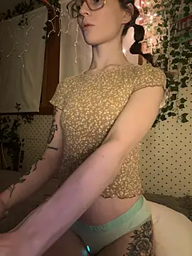 Snapshot of dreamteemergirl chatting on 02-07-26, 01:42 dreamteemergirl online show from 02-07-26, 01:42