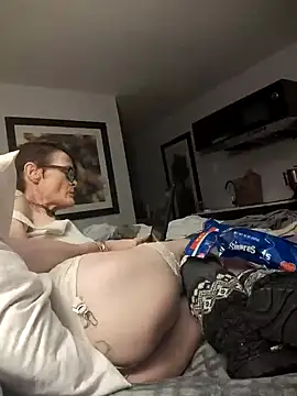 Snapshot of ivylee31 chatting on 01-09-25, 03:36 ivylee31 online show from 01-09-25, 03:36