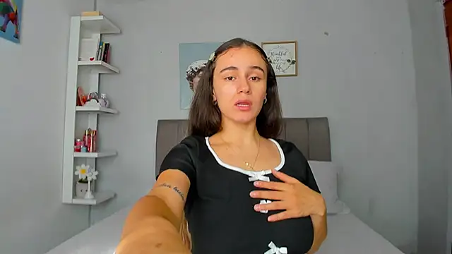 Snapshot of naughtyloverss chatting on 07-21-26, 01:46 naughtyloverss online show from 07-21-26, 01:46