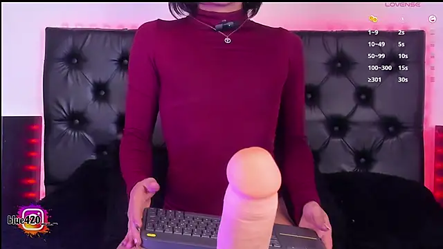 Skyler  blue4 online show from 01-31-25, 07:40