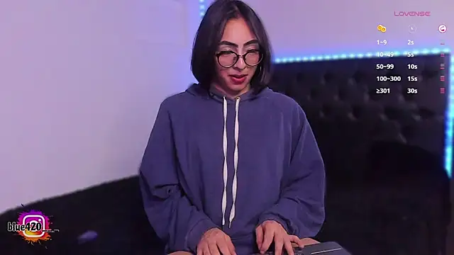 Skyler  blue4 online show from 03-02-25, 04:50