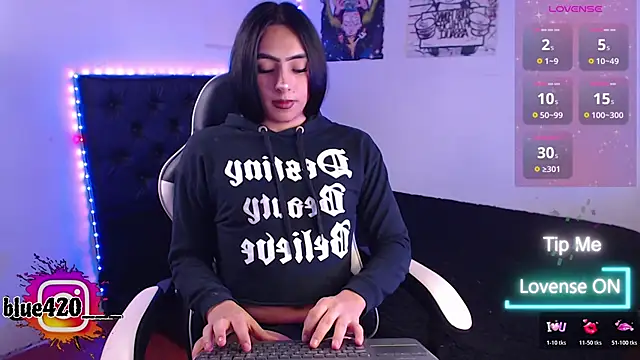 Skyler  blue4 online show from 11-13-25, 09:03