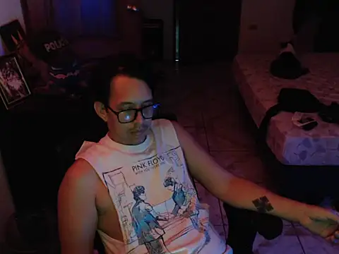 Snapshot of Pit_xxz chatting on 09-19-25, 04:03 Pit xxz online show from 09-19-25, 04:03