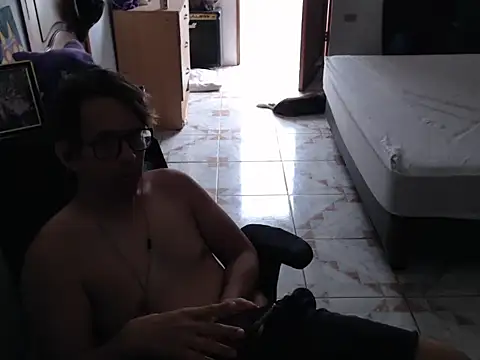 Snapshot of Pit_xxz chatting on 10-22-25, 03:01 Pit xxz online show from 10-22-25, 03:01