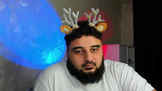 Snapshot of teddy_alan chatting on 12-31-24, 12:00 teddy alan online show from 12-31-24, 12:00