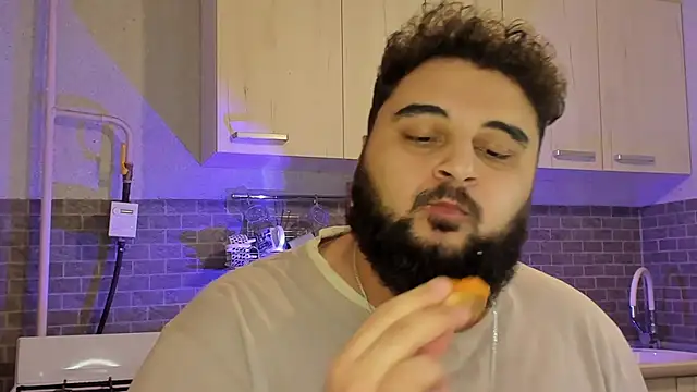 Snapshot of teddy_alan chatting on 01-13-25, 12:02 teddy alan online show from 01-13-25, 12:02